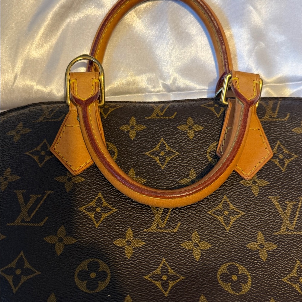 Louis Vuitton Alma Handbag Monogram Canvas 12 - Picture 6 of 12